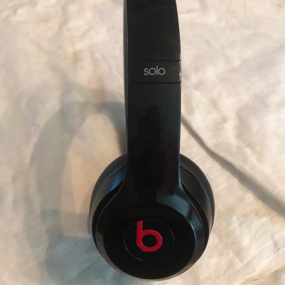 Beats Solo. corded headphones with case